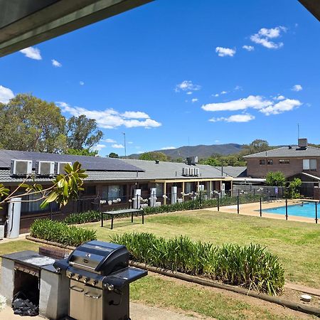 Tumut Valley Motel Pet Friendly Exterior foto