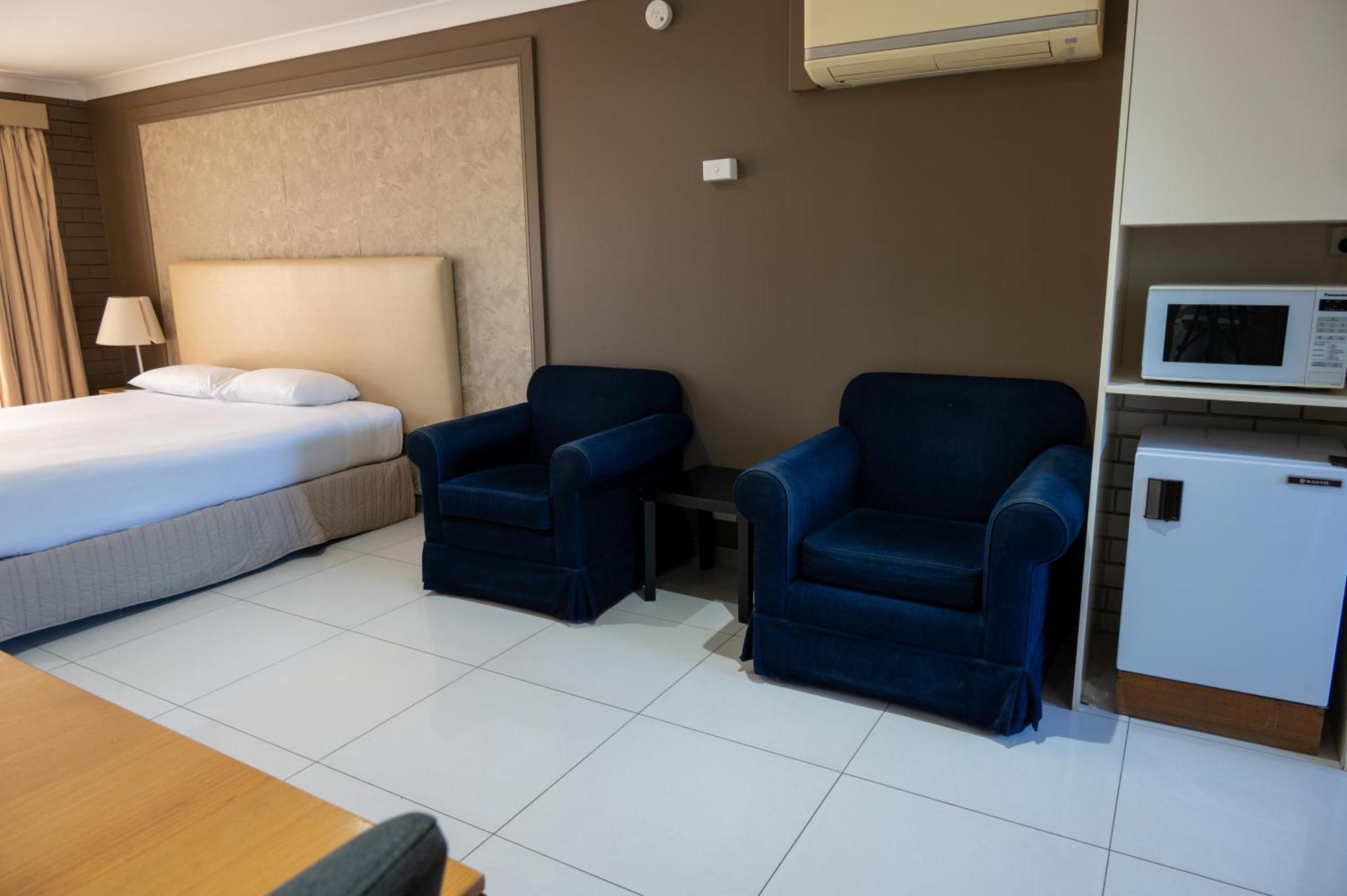 Tumut Valley Motel Pet Friendly Exterior foto