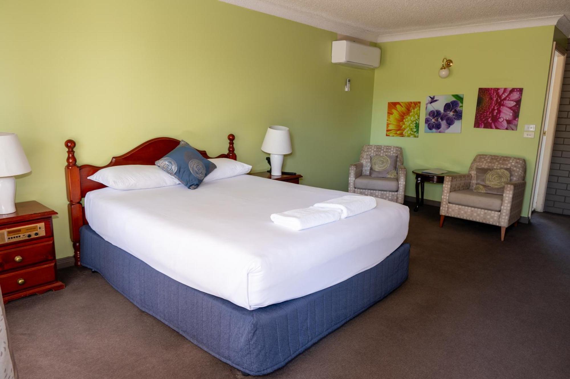 Tumut Valley Motel Pet Friendly Exterior foto