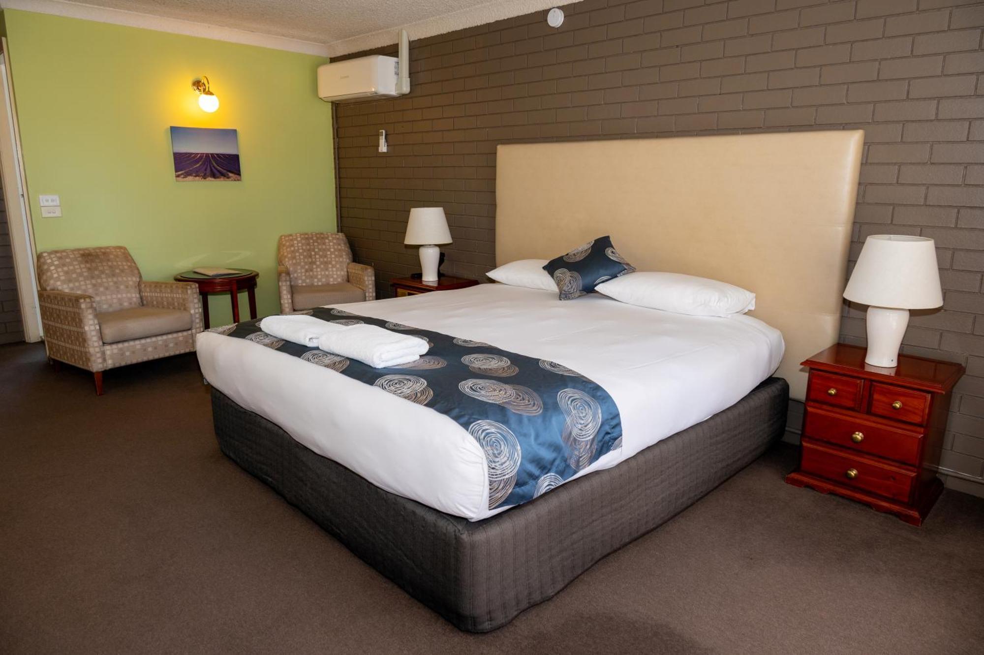 Tumut Valley Motel Pet Friendly Exterior foto