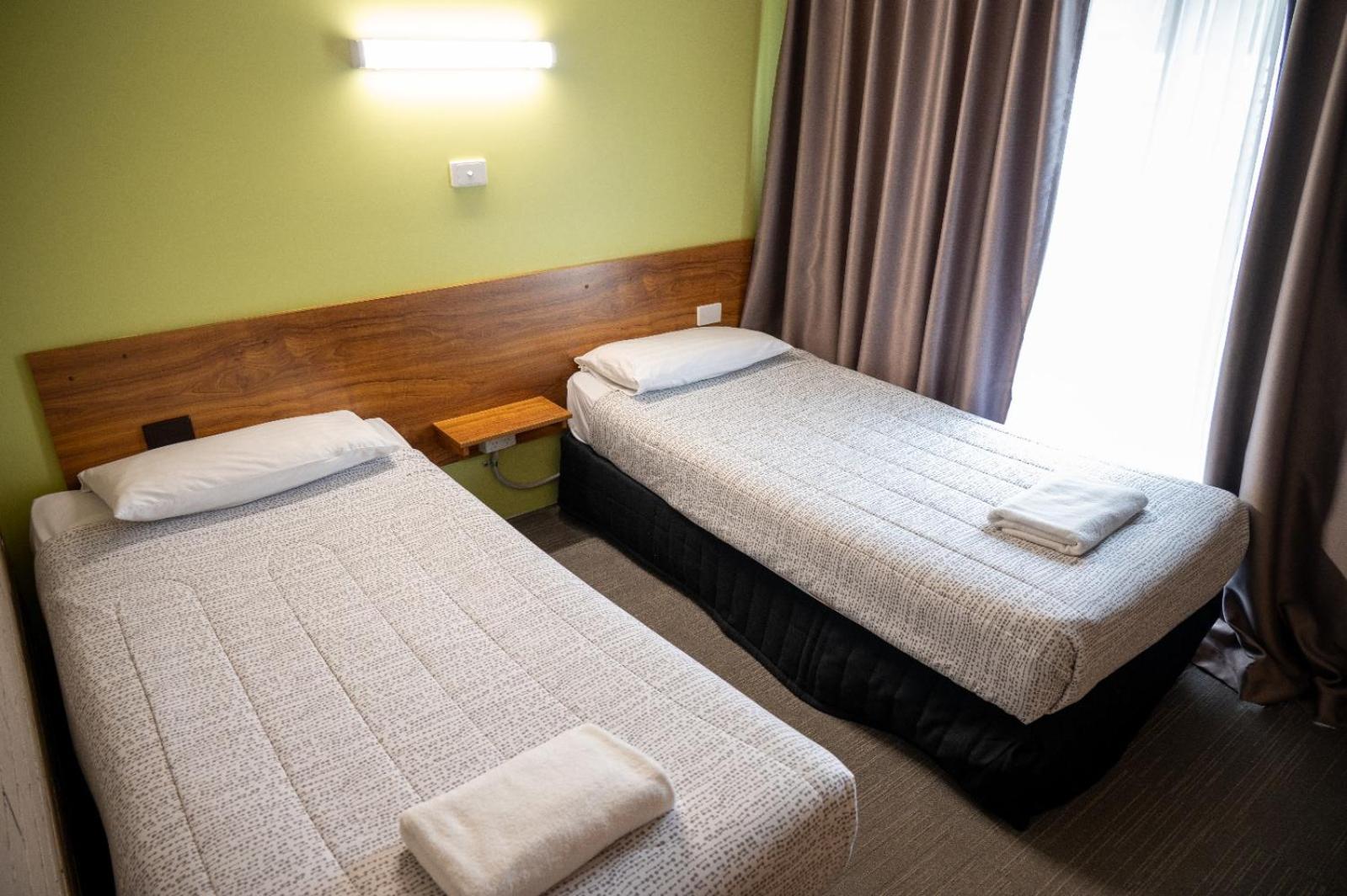 Tumut Valley Motel Pet Friendly Exterior foto